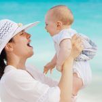 Checklist des accessoires indispensables pour voyager avec bébé