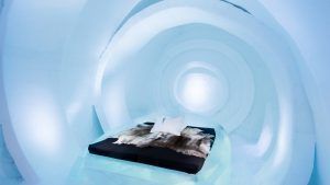 Hébergement insolite en hiver - ice hotel Jukkasjarvi en Suède